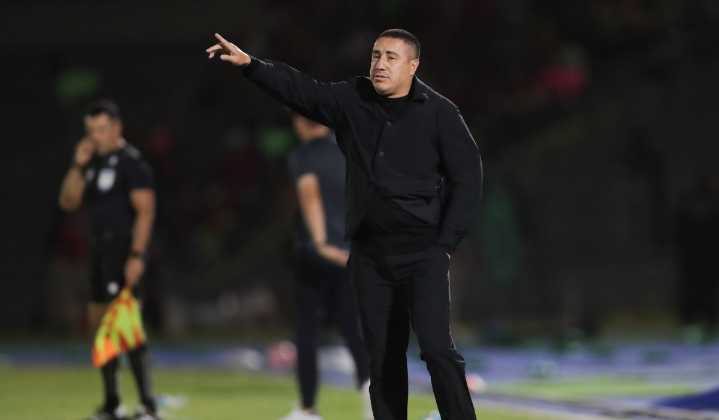 No es tan malo como parece: Efraín Juárez no es el peor DT de Pumas