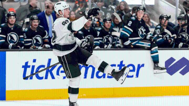 Clarke scores in 3rd, Kings hold off comeback from Sharks