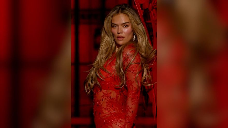 Karol G debuta en el desfile de Victoria's Secret