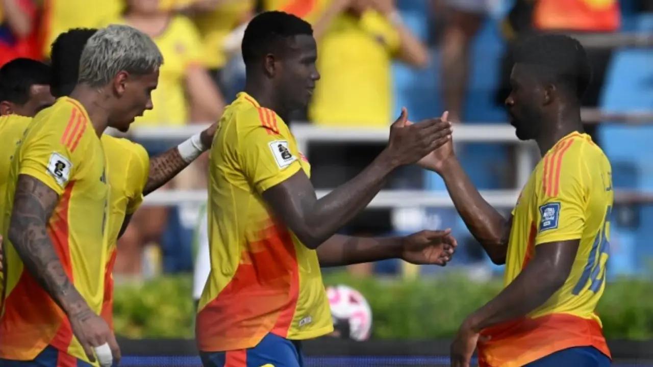 A jugador de Selección Colombia lo advirtieron en su club; entrenador lo invitó a "respetar"