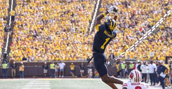 Elite WRs, OL flip target are visiting Michigan Football this weekend