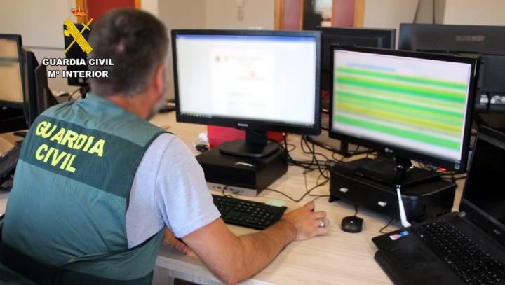 Detenidas 30 personas por ciberestafas por casi 90.000 euros en una operación iniciada en Cantabria