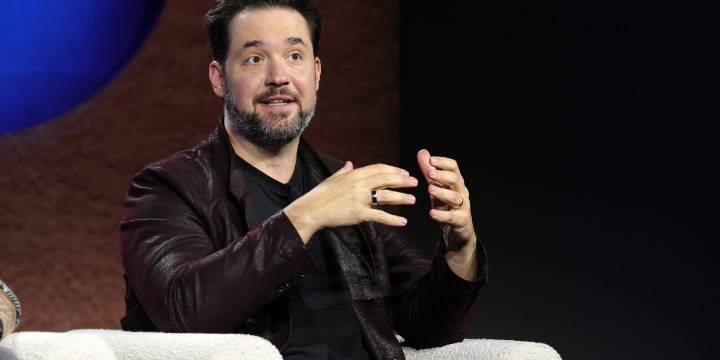 Reddit co-founder Alexis Ohanian says 'so much of the internet is dead'—and the rise of bots and 'quasi