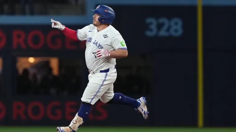 Alejandro Kirk's height makes him one of shortest players in MLB