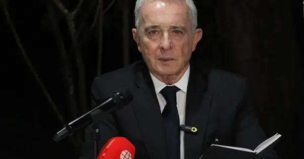 Revocan condena contra A. Uribe