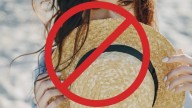 Ni gorro ni pañuelo: la alternativa fashion para la cabeza que será tendencia en el verano