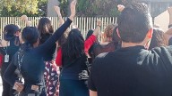 Trabajadores del SAT Celaya protestan durante su hora de comida ante amenazas de despido