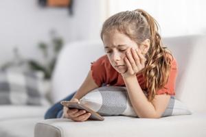 Social Media Might Stunt Students’ Intellect, Study Says