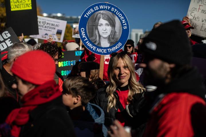 In the news today: Striking Alberta teachers, province set to meet