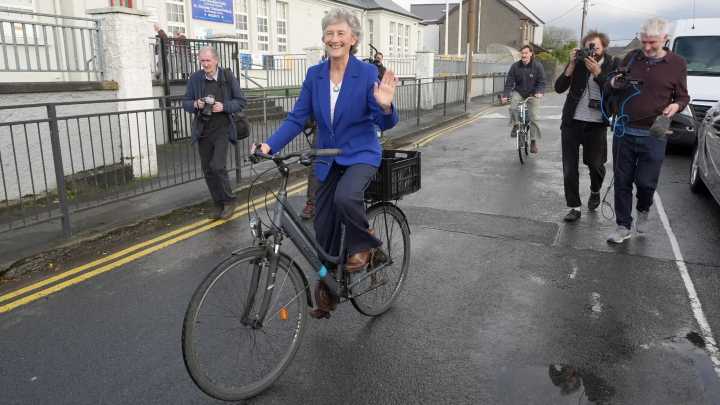 La progresista Catherine Connolly gana las elecciones en Irlanda con el respaldo del Sinn Féin