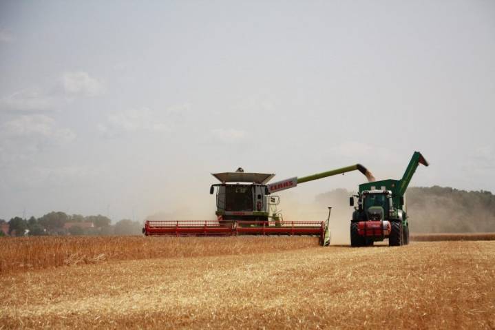 North Dakota Farmers Race to Finish Harvests
