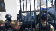 Amigos del joven baleado atacaron dos comisarías