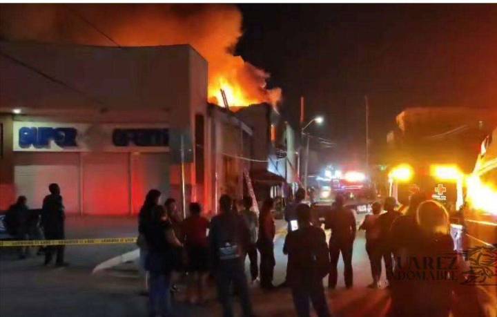 Se registra fuerte incendio en casa de huéspedes de la zona centro