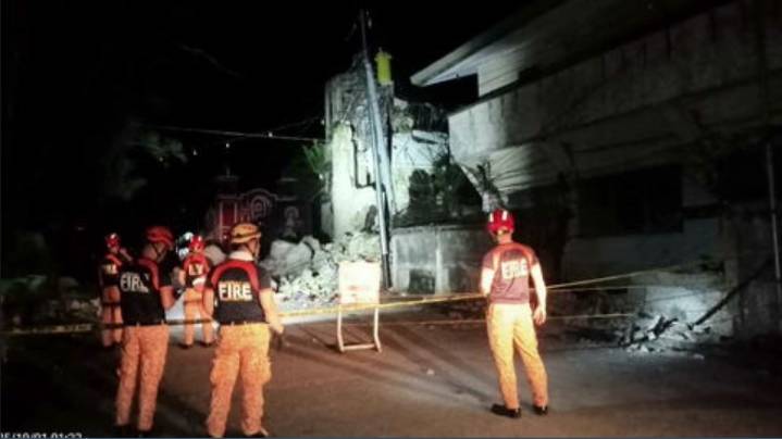 Rescuers in desperate search after a powerful earthquake hit the Philippines, killing at least 69