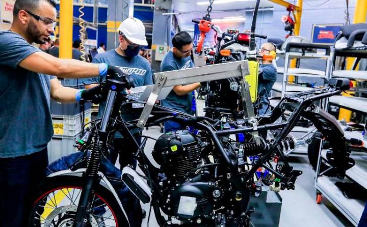 AKT abrió más de 100 vacantes nocturnas para ensambladora en Envigado: ¿cómo aplicar?
