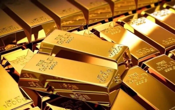 Siguen cayendo precios del oro y tocan mínimo de 2 semanas