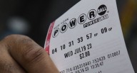 La tienda de gasolinera en New York que vendió el boleto del Powerball ganador de $50 mil