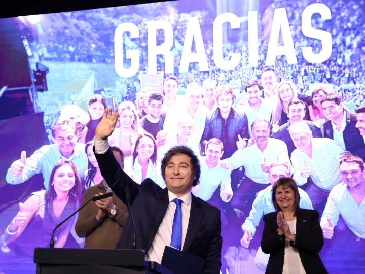 Sorpresivo triunfo del oficialismo: acciones argentinas en Wall Street saltan hasta 17% y esperan que el dólar baje con fuerza este lunes