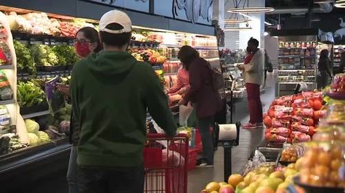 Policía de Barstow intensificará patrullajes en supermercados ante posible pérdida de ayuda alimentaria