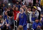 Curry brothers switch numbers, rookies serenade at Warriors’ annual open practice
