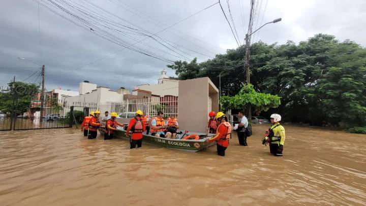 Inundaciones en Parque Las Palmas movilizan a autoridades en Puerto Vallarta