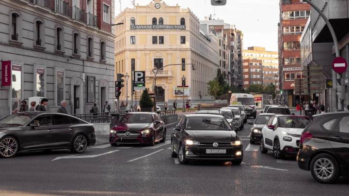 La plaza Madrid de Valladolid afronta mes y medio de obras de Aquavall: cortes en calle Perú, plaza España y Miguel Íscar