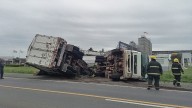Vuelco de un camión en la Ruta Nacional 5: intervino Bomberos Voluntarios