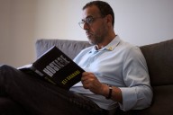 A former Gaza hostage’s memoir keeps the focus on those still held by Hamas
