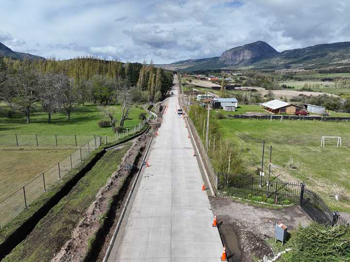 Pavimentación del camino Tejas Verdes-Las Bandurrias mejora condiciones de vida de vecinos