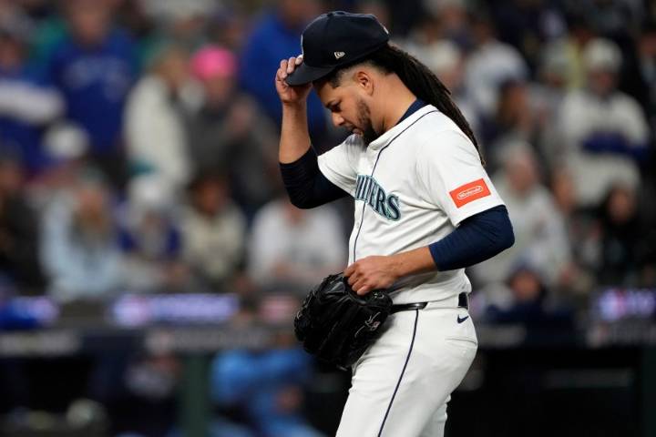 Scherzer turns back the clock and Blue Jays beat Mariners 8