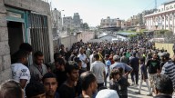 Los primeros prisioneros palestinos salen de la cárcel israelí de Ofer hacia Ramala