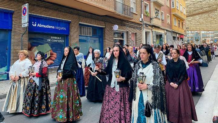 Entre el silencio y la devoción: Zaragoza despide las Fiestas del Pilar con el Rosario de Cristal