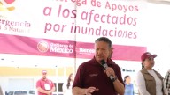 Julio Menchaca acompaña entrega de apoyos directos a familias damnificadas