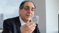 Científicos crean chip revolucionario para devolver la vista a personas con ceguera irreversible