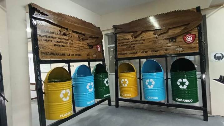 Estudiantes de la EPET 1 construyeron contenedores ecológicos que instalarán en la zona del Bañado la Estrella