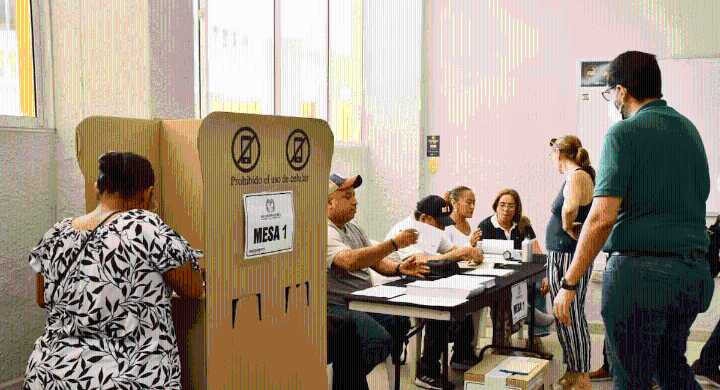 Pacto Histórico solicita ampliar horario de votación, pero Registraduría rechaza la petición Para el movimiento, la alta afluencia justifica la ampliación, aunque el registrador afirma que las congest