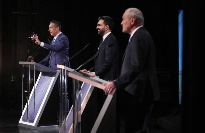 Último debate a la alcaldía de Nueva York condenó redadas y detenciones migratorias en Chinatown