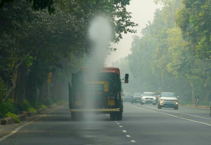 Delhi’s air quality improves slightly but remains ‘very poor’ for 4th day