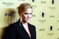 Presume Amy Schumer nueva figura tras usar Mounjaro