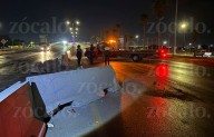 Conductora ocasiona aparatoso accidente tras chocar con ‘ballenas’ del Fundadores