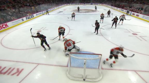 Linus Ullmark makes 22 saves in the Senators' 2-1 victory over the Flyers