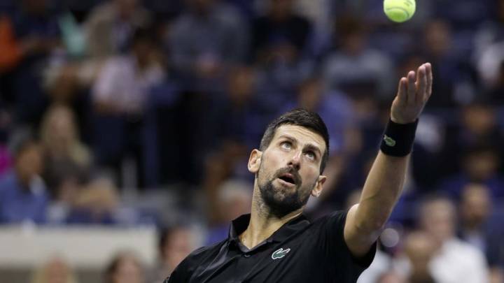 Novak Djokovic advances in pursuit of 5th Shanghai title
