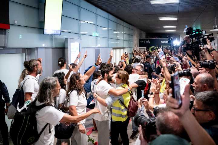 Llegan a Madrid los primeros 21 españoles de la Flotilla