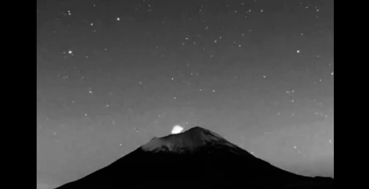 Otra vez: luces misteriosas cruzan el cielo sobre el Popocatépetl [VIDEO]