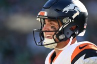 Deadspin | Broncos batter Justin Fields, Jets in London rock fight