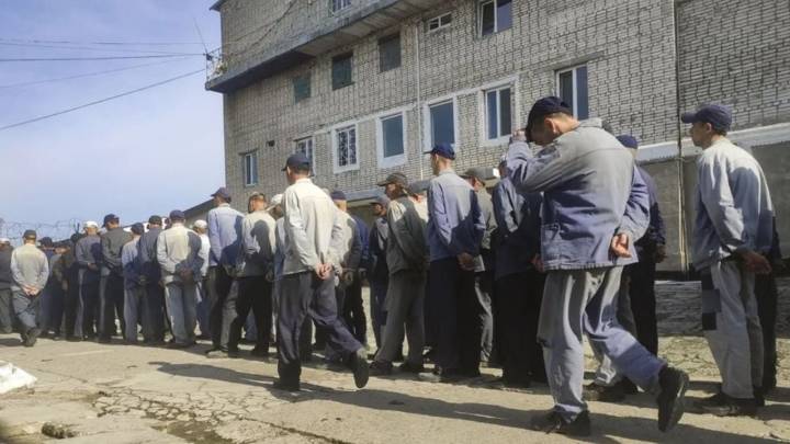 Rusia y Ucrania intercambian 185 prisioneros y 20 civiles