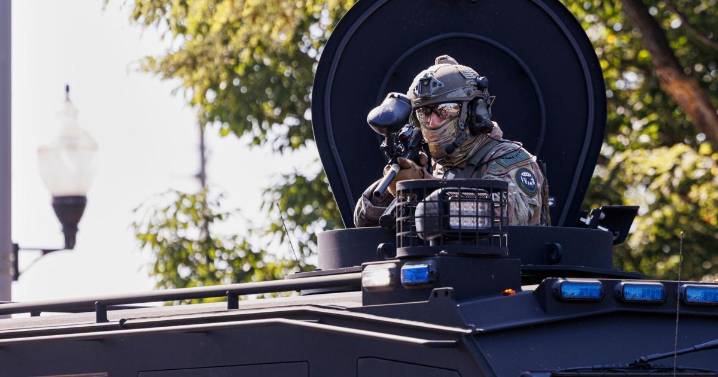 Trump federalizes 200 Oregon troops, plans to send 300 to Illinois