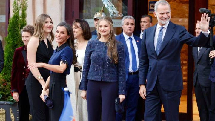 Baño de cariño y aplausos para la Familia Real antes del concierto de los premios "Princesa": "Nos encanta venir a verlos"