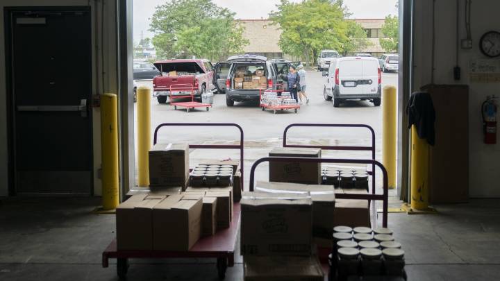 St. Louis Fed says more people recently turned to food pantries as SNAP benefit freeze looms