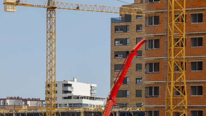Los pisos han subido un 100% en Valencia desde 2019, pero los sueldos solo un 10%